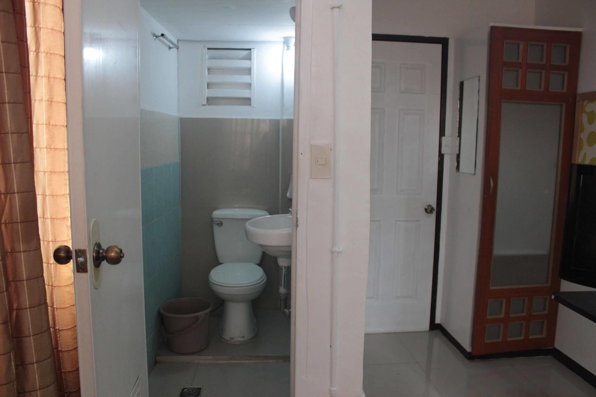 Yuj Inn - Quezon City Exterior photo